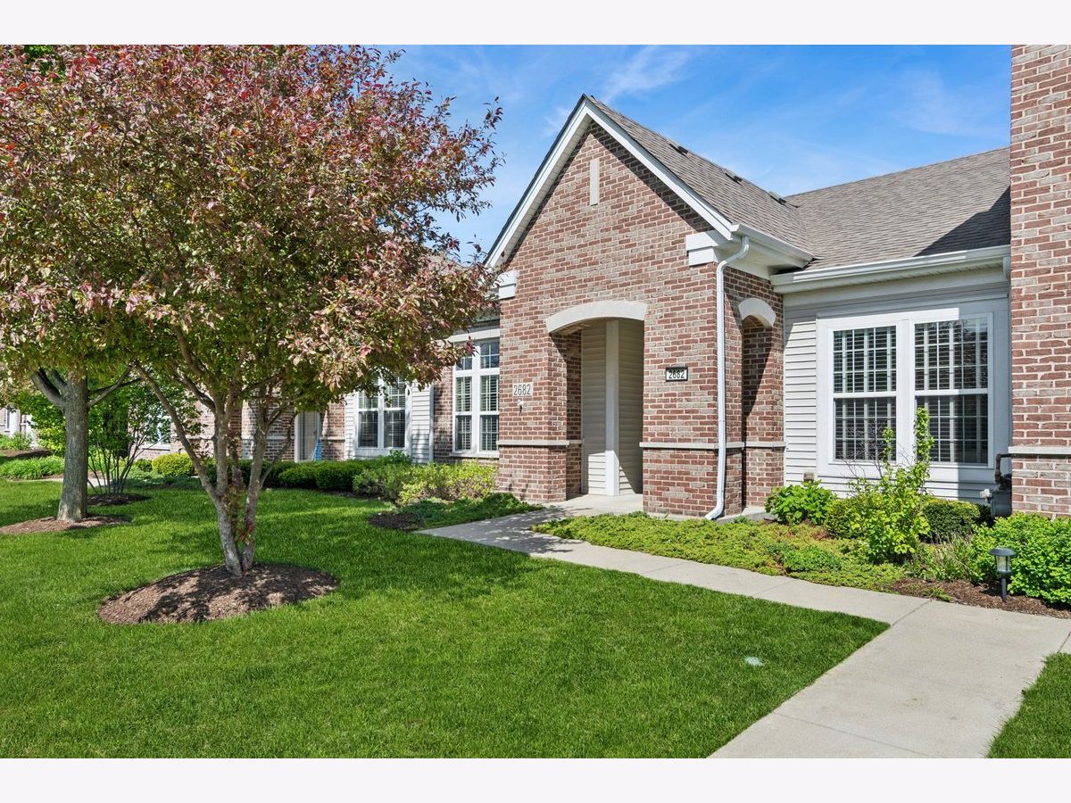 Townhomes & Condos & Homes For Sale Carillon Club Naperville Illinois, 2682 Avondale Circle