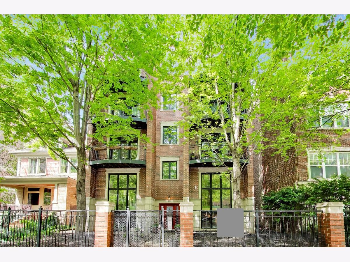Condominiums & Homes For Sale Edgewater Beach Chicago Illinois, 5526 Winthrop Avenue