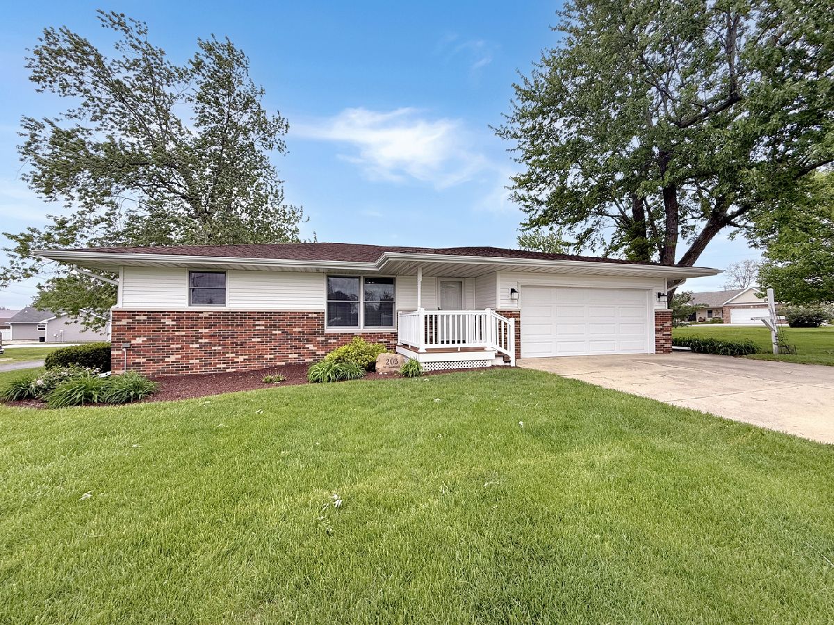  For Sale Gifford Illinois, 203 Summit Street