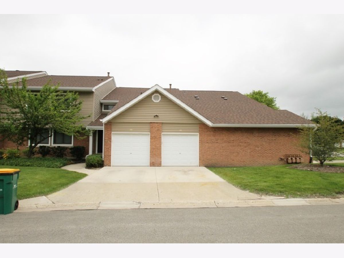 Townhomes & Condos For Sale Hidden Lake Village Buffalo Grove Illinois, 118 Morningside Lane