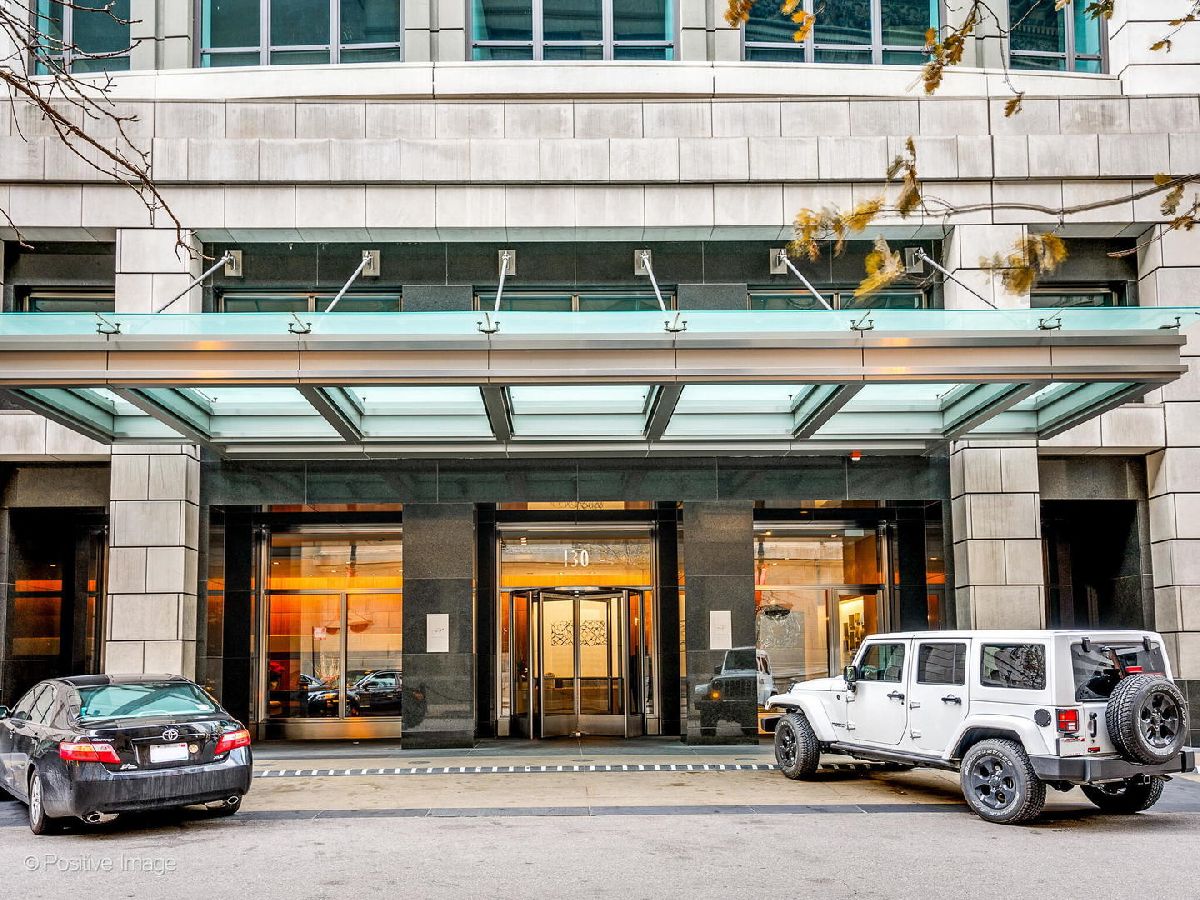  For Sale Chicago Illinois, 130 Garland Court