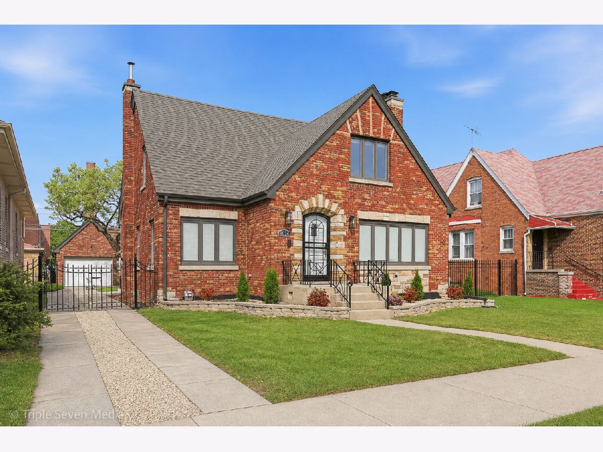  For Sale Chicago Illinois, 8034 Clyde Avenue