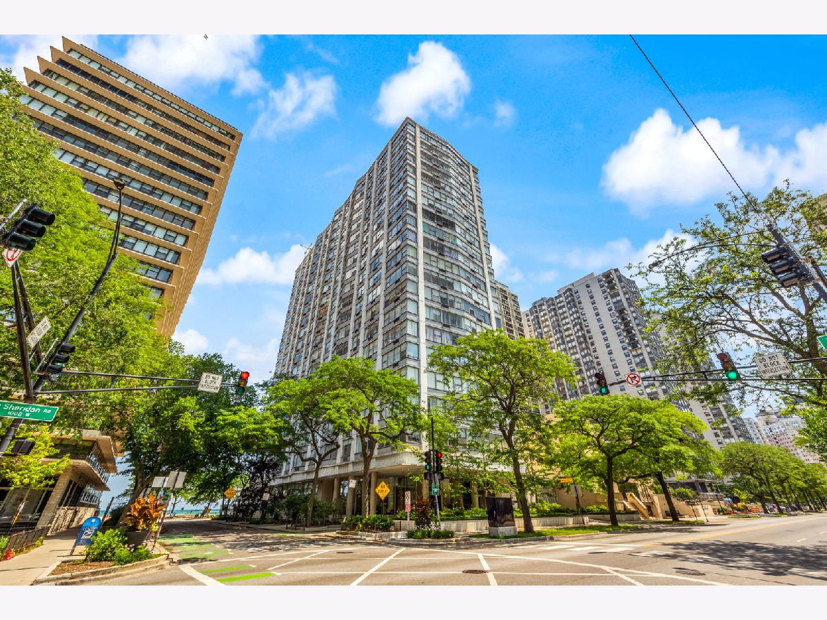  For Sale Chicago Illinois, 5757 Sheridan Road