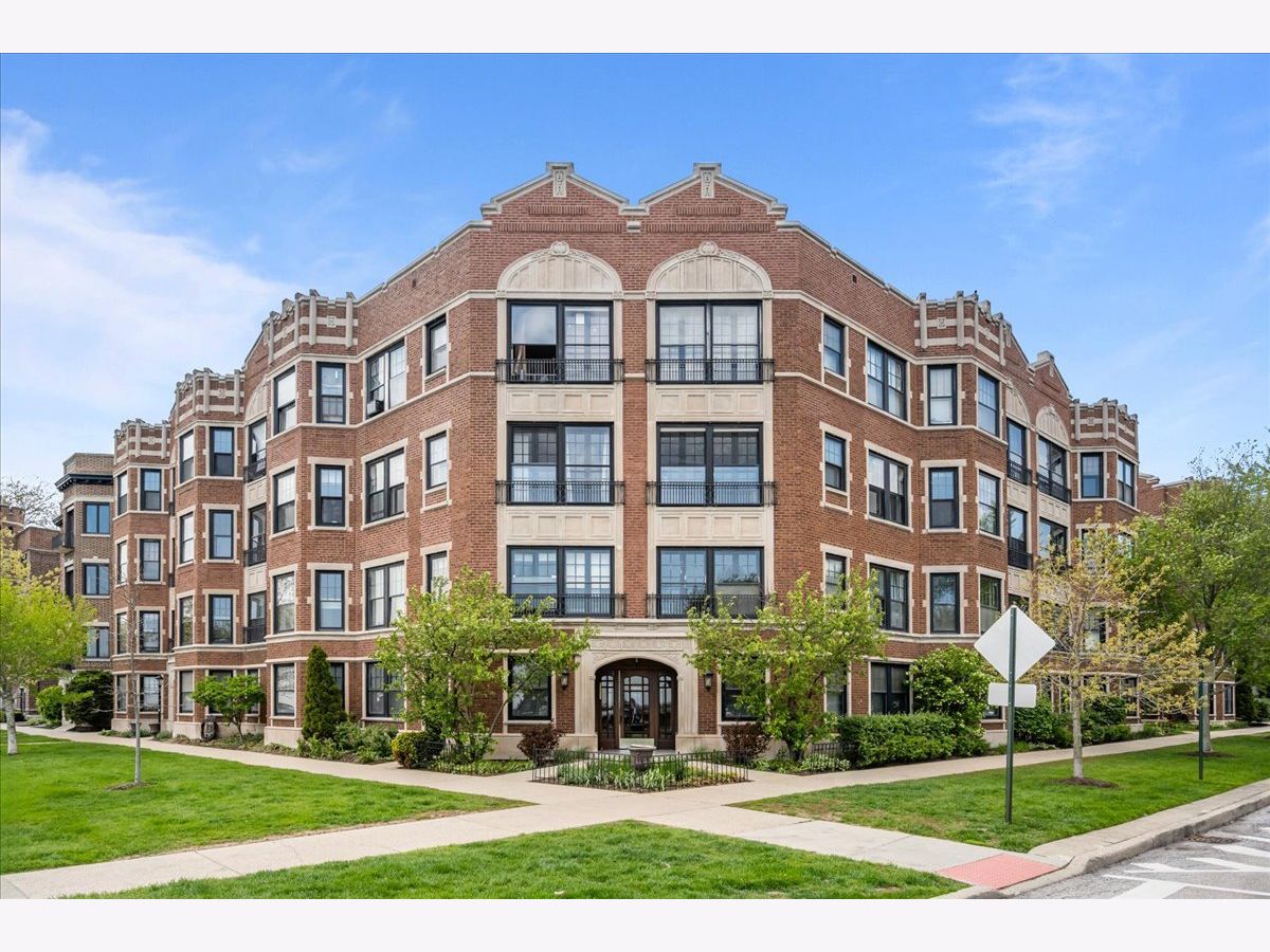 Condominiums For Sale Sheridan Square Evanston Illinois, 632 Sheridan Square