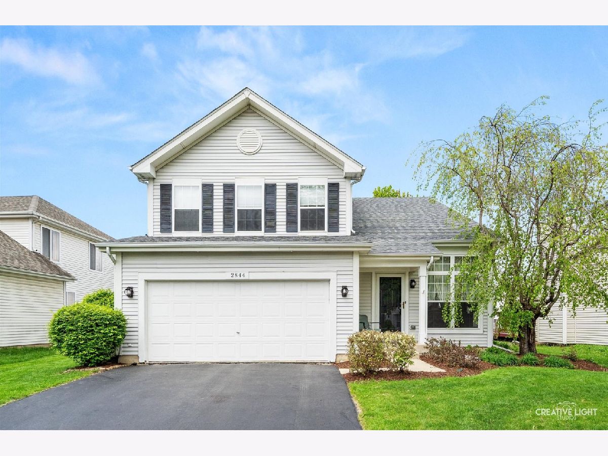 Townhomes & Condos & Homes For Sale Woodlake Naperville Illinois, 2844 Bluewater Circle