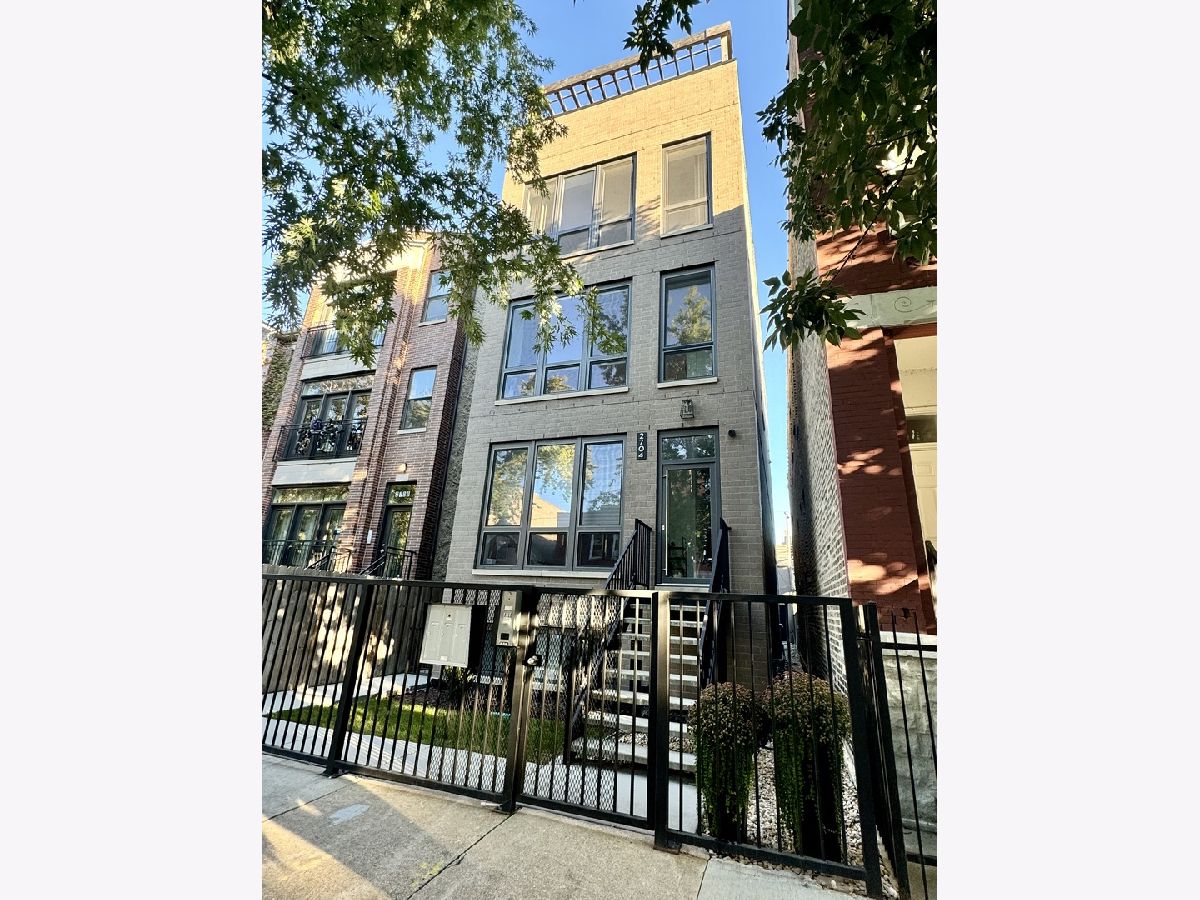  For Sale Chicago Illinois, 2704 Thomas Street