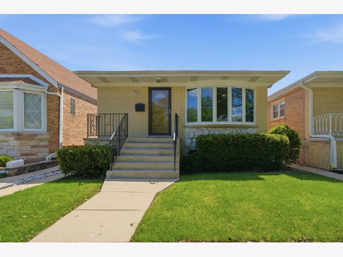  Rented Chicago Illinois, 3919 Cumberland