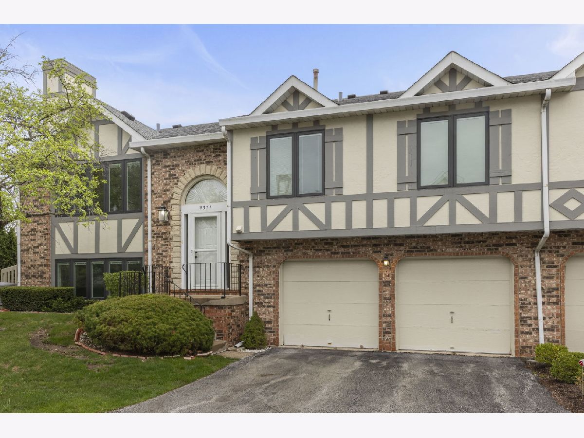 Townhomes & Condos Sold Cambridge Place Tinley Park Illinois, 9371 Windsor