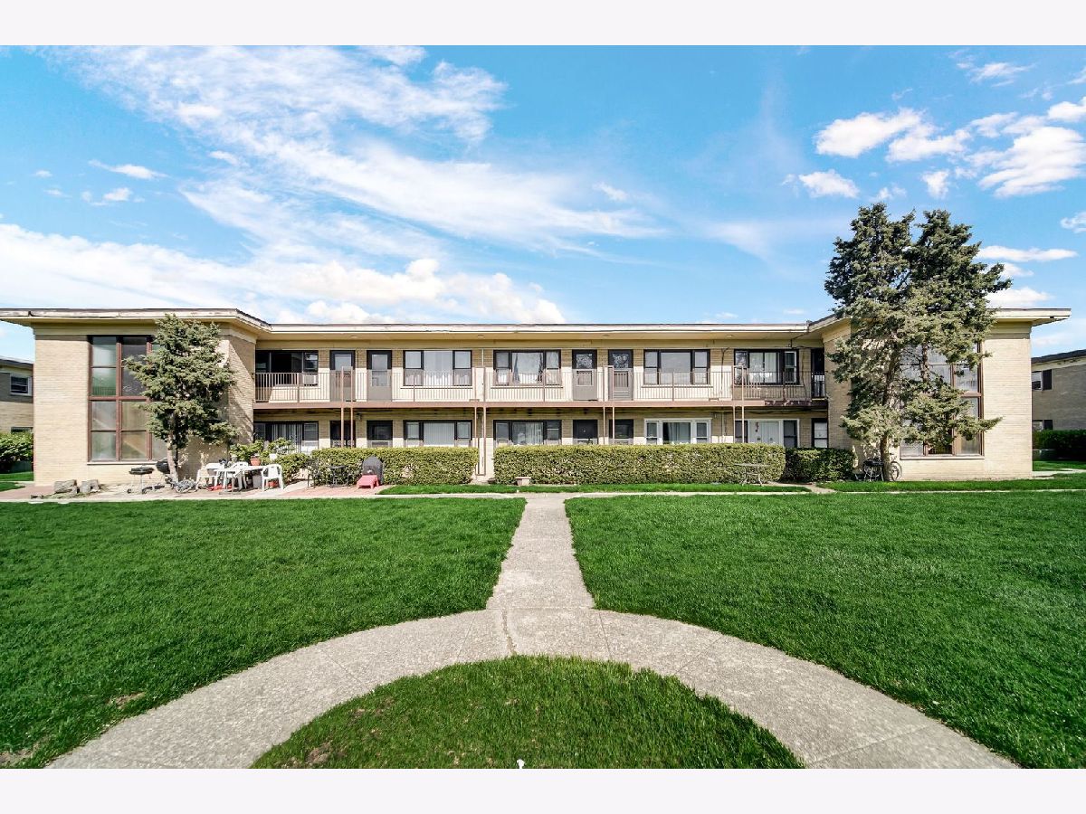  For Sale Northlake Illinois, 38 King Arthur Court