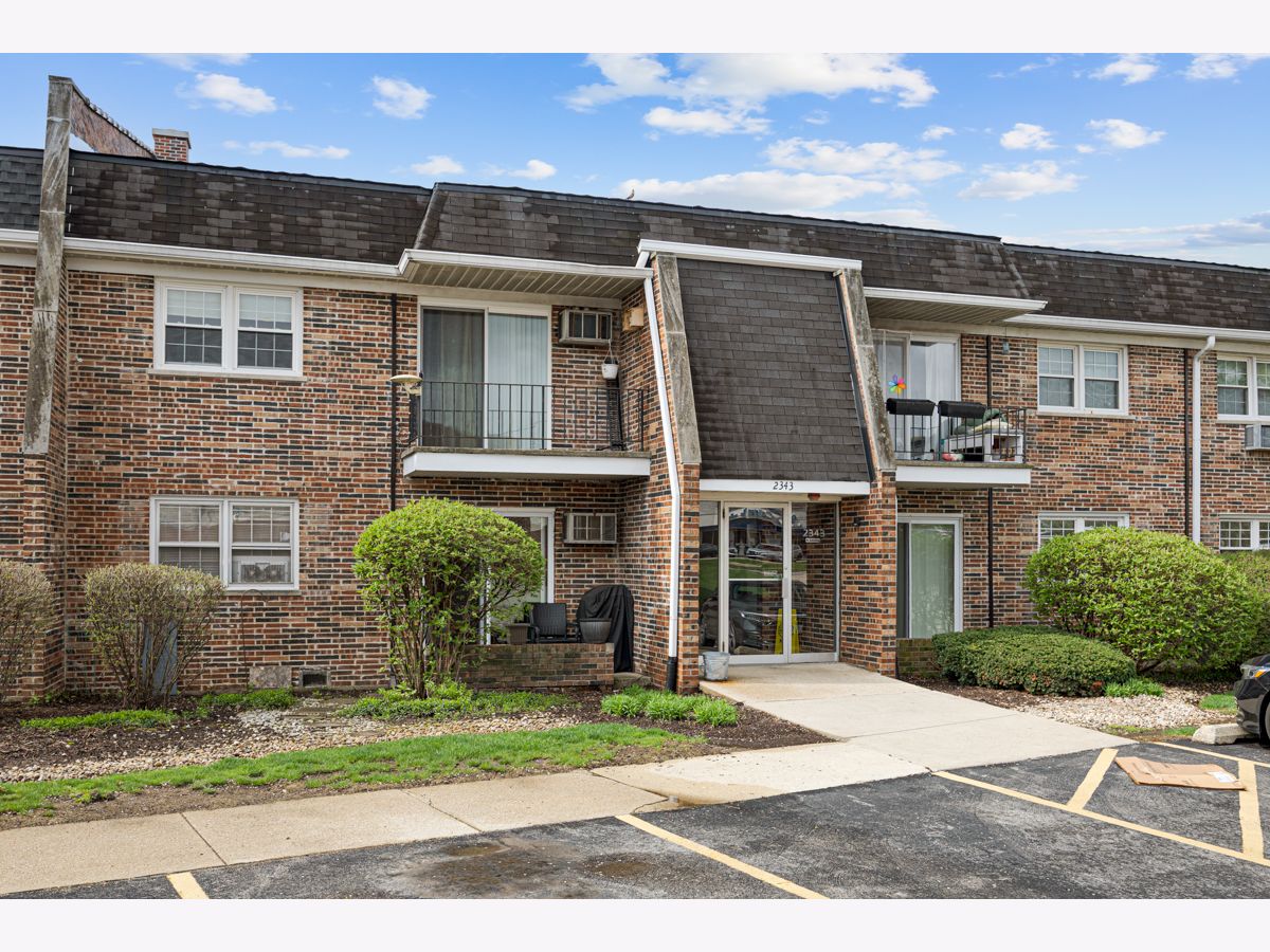 Condominiums For Sale Fairway Grove Downers Grove Illinois, 2343 Ogden Avenue