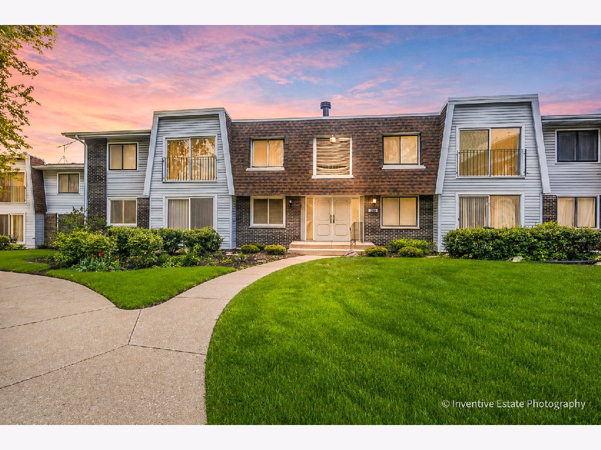 Homes & Condos & Townhomes For Rent Winston Hills Woodridge Illinois, 2711 Hobson