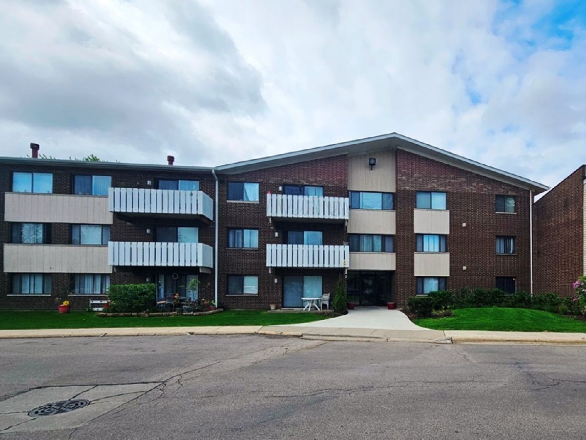  For Sale Palatine Illinois, 3000 Bayside Drive