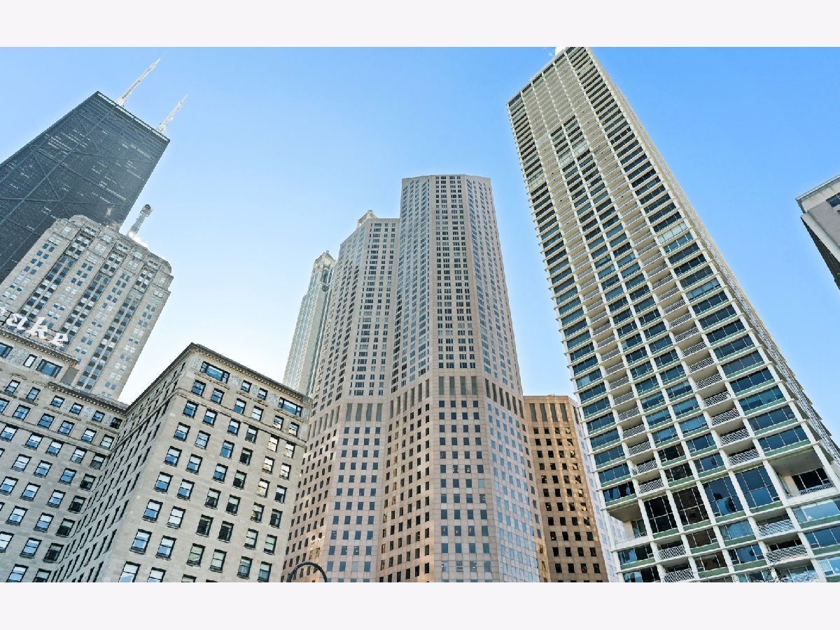 Condominiums For Sale One Magnificent Mile Chicago Illinois, 950 Michigan Avenue