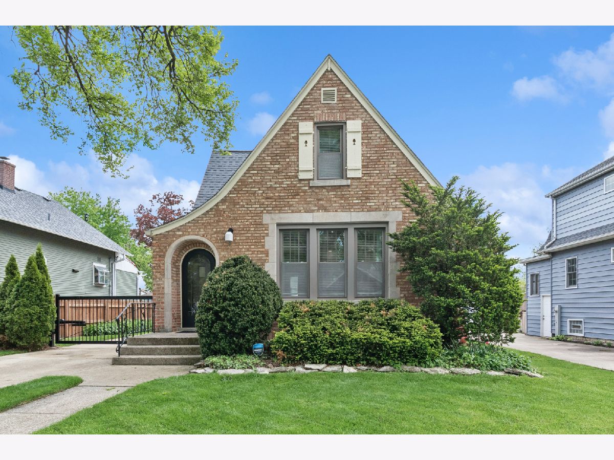  For Sale Elmhurst Illinois, 303 Willow Road