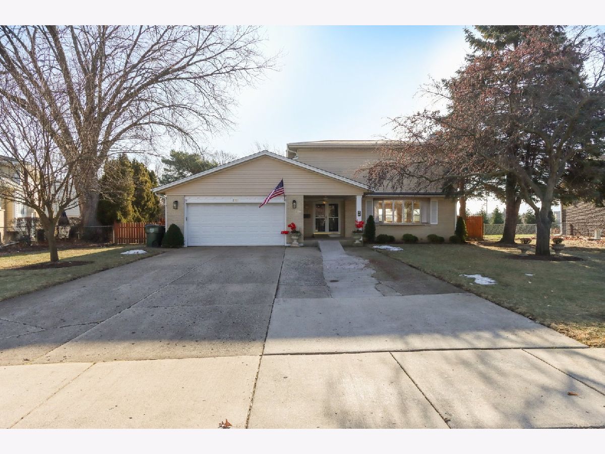 Homes For Sale Arlington Terrace Arlington Heights Illinois, 2019 Avon Lane