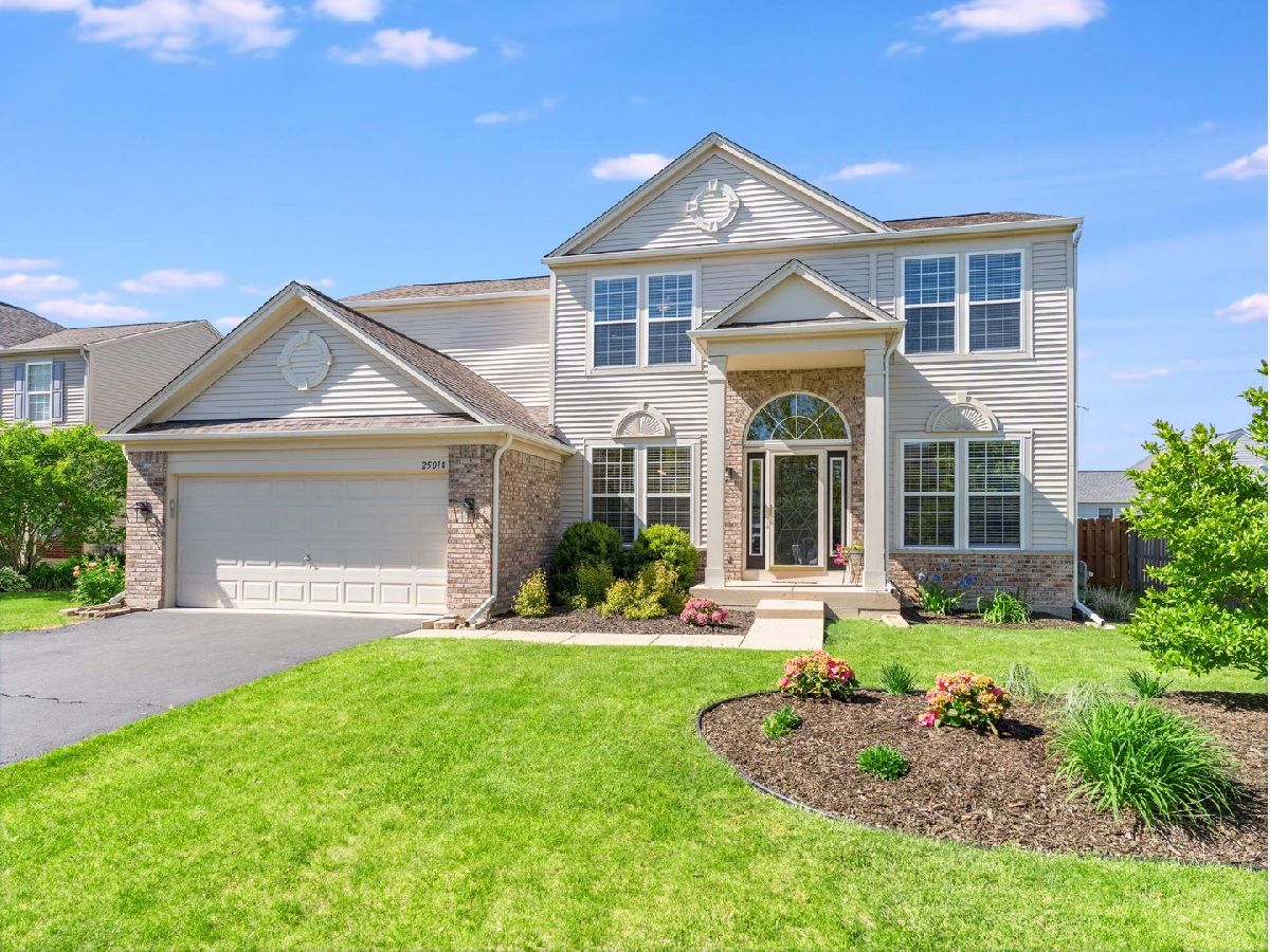 Homes & Townhomes & Condos For Sale Auburn Lakes Plainfield Illinois, 25018 Armstrong Lane