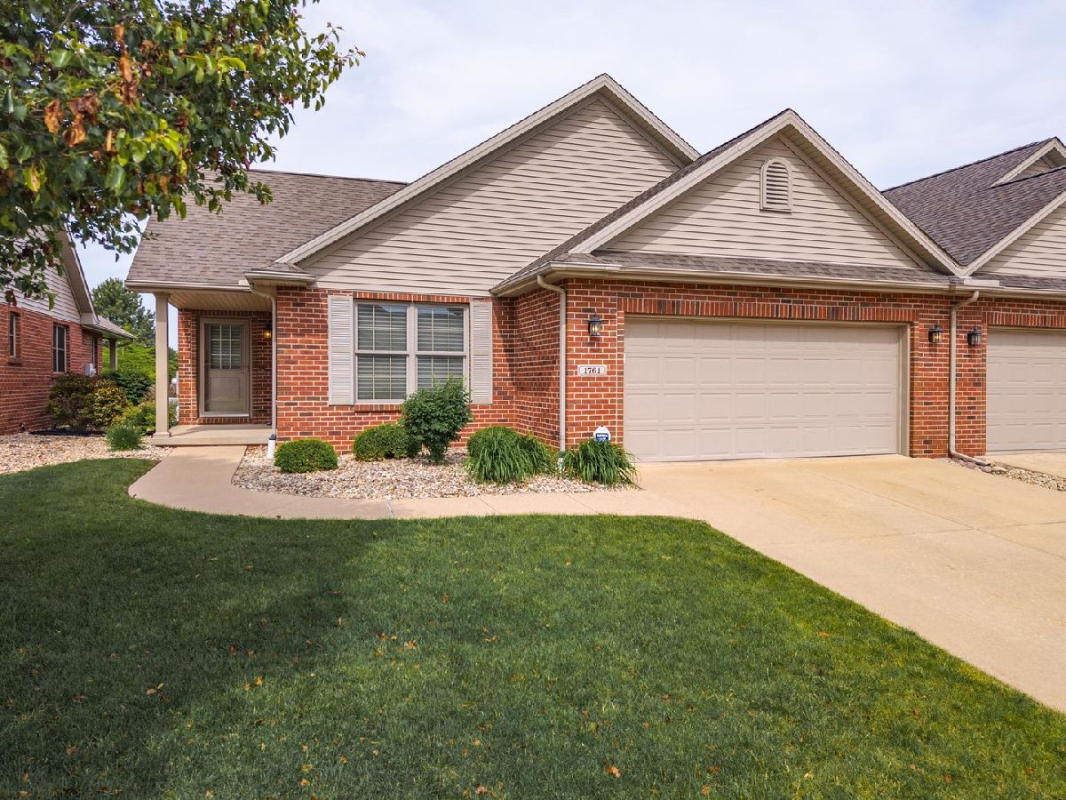 Condos & Townhomes For Sale Evergreen Village Normal Illinois, 1761 Lockspur Way