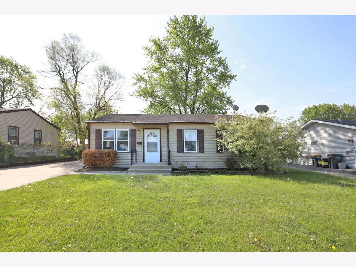 Homes & Townhomes For Sale Woodland Heights Streamwood Illinois, 111 Elm Lane