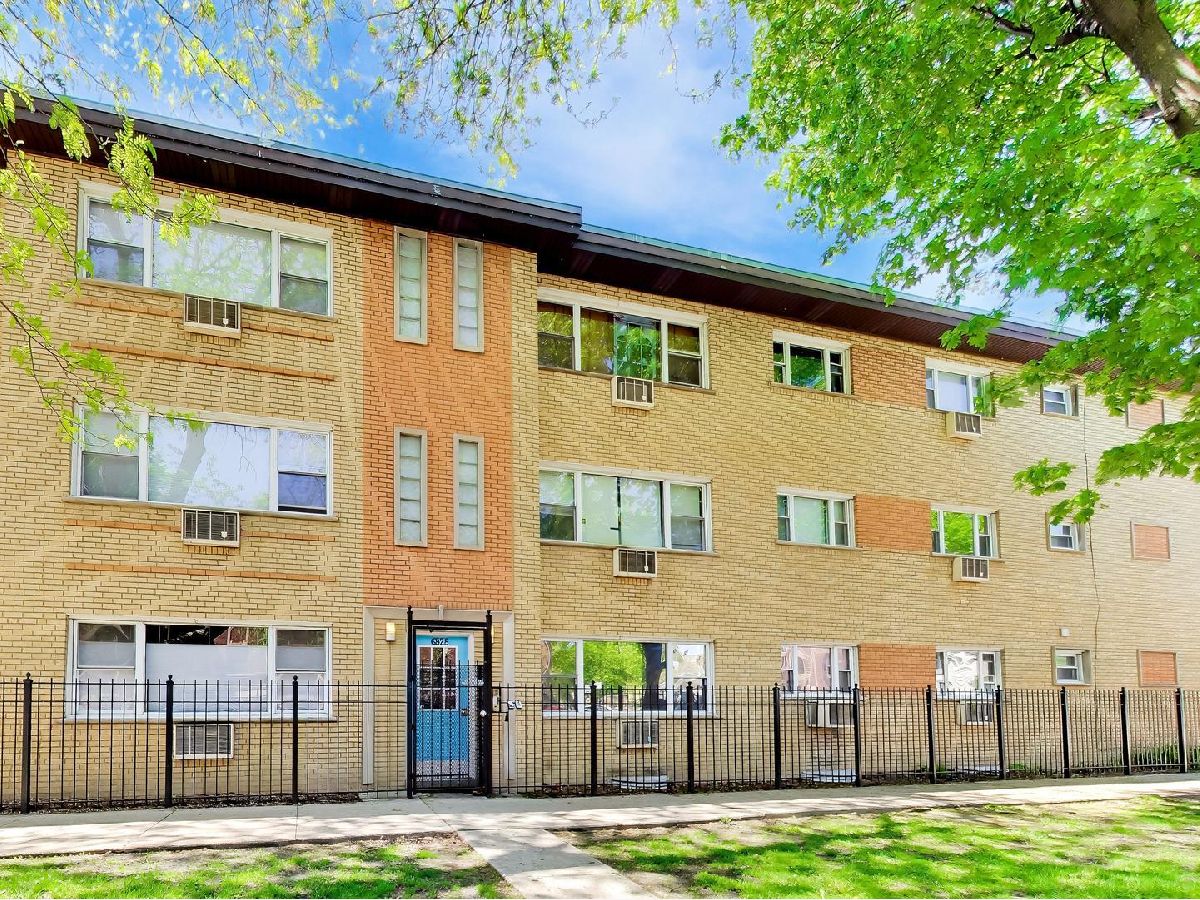  For Sale Chicago Illinois, 6828 Greenview Avenue