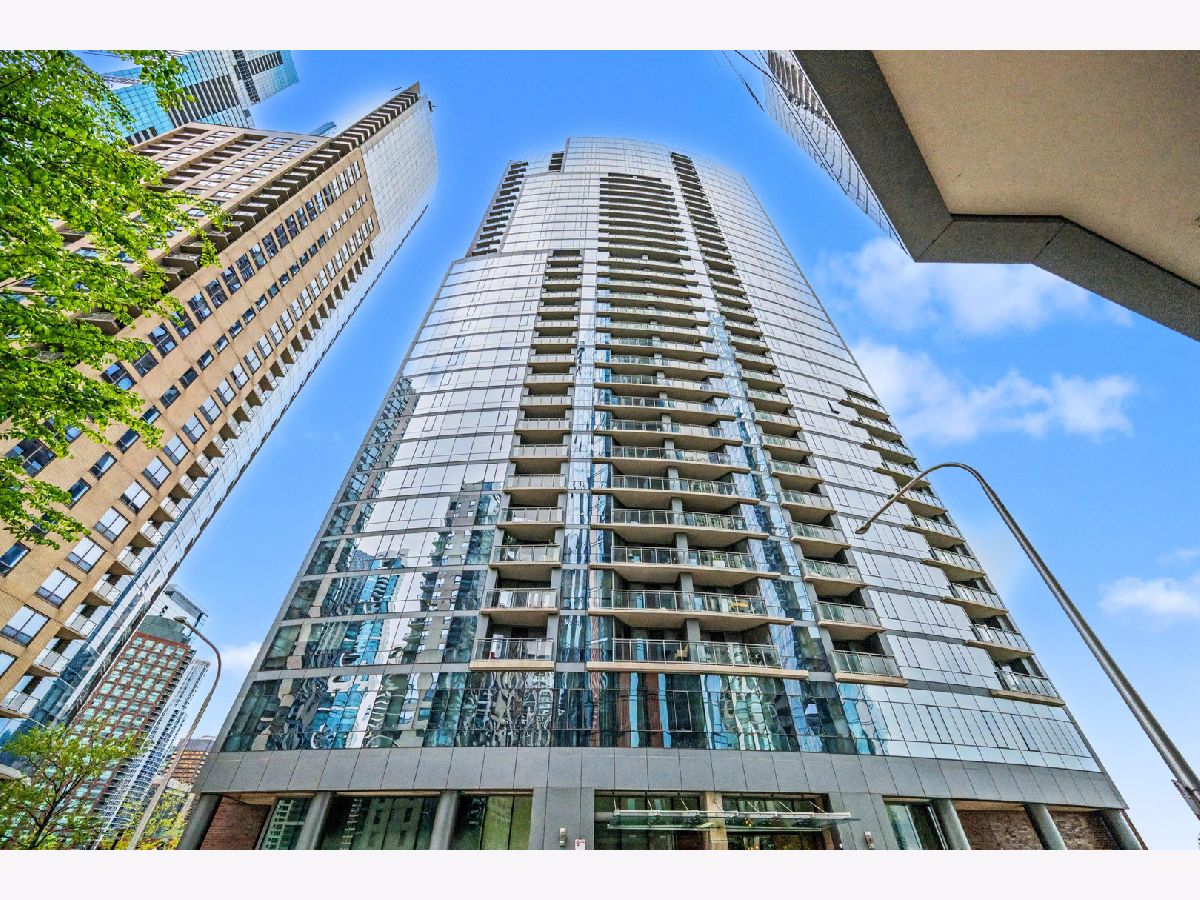  For Sale Chicago Illinois, 450 Waterside Drive