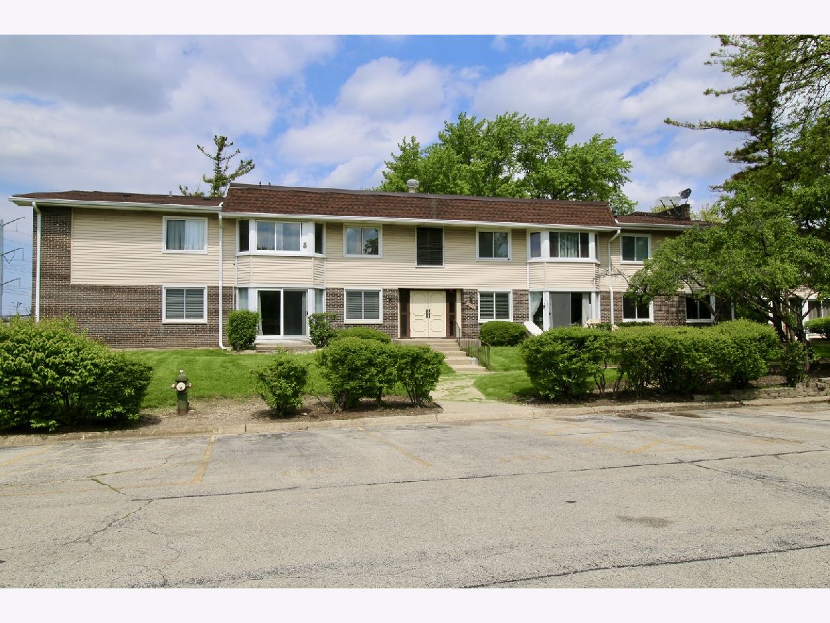Homes & Condos & Townhomes For Sale Winston Hills Woodridge Illinois, 3012 Roberts Drive
