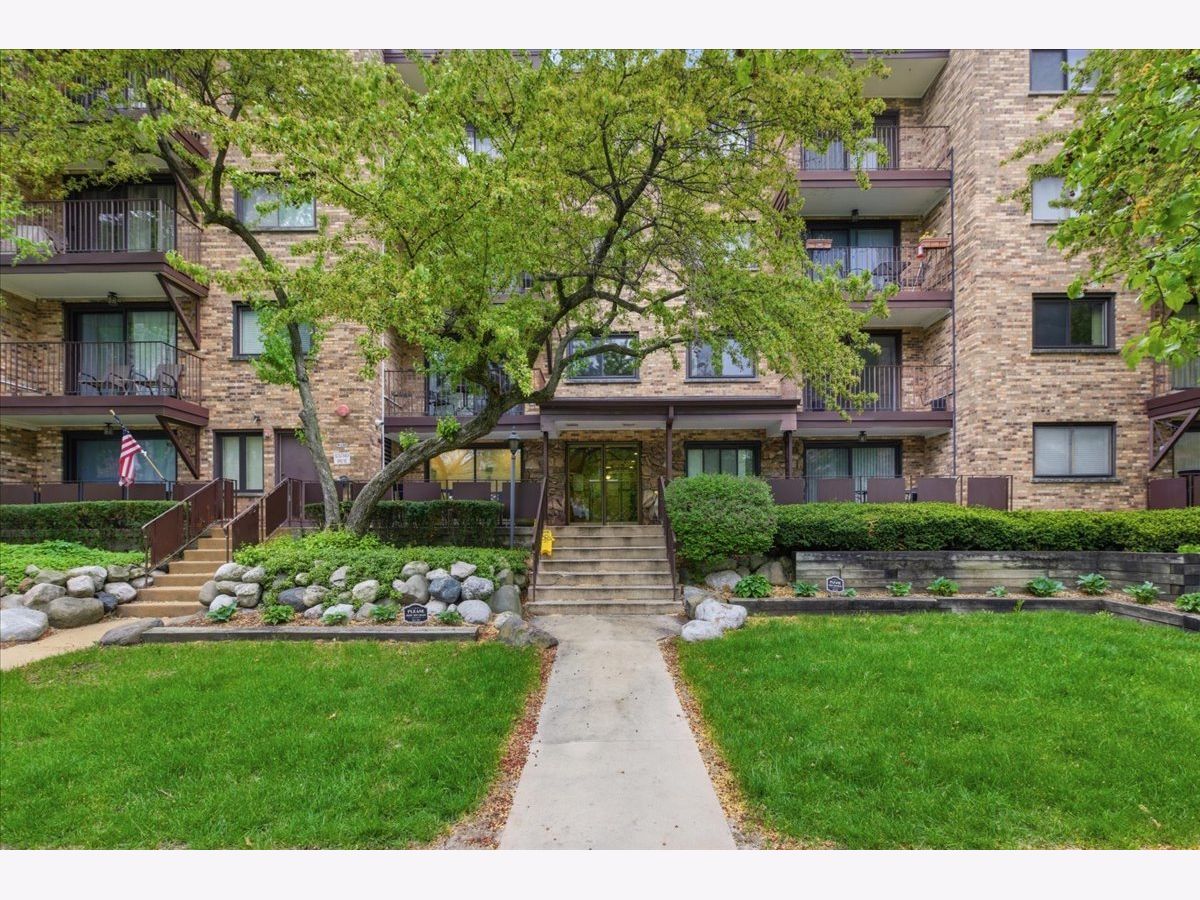  For Sale Arlington Heights Illinois, 100 Vail Avenue