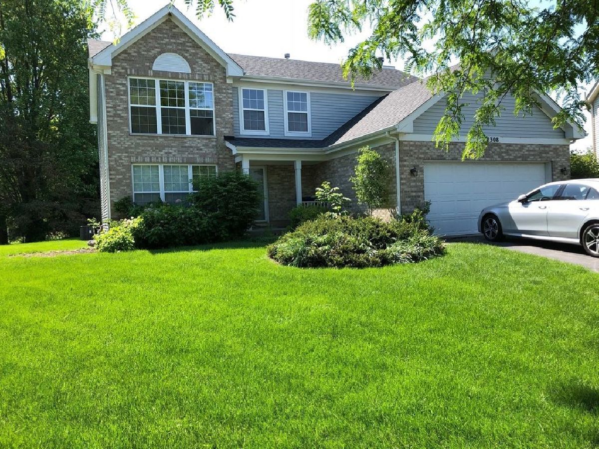 Townhomes & Condos & Homes For Rent Woodlake Naperville Illinois, 2308 Sedgwick