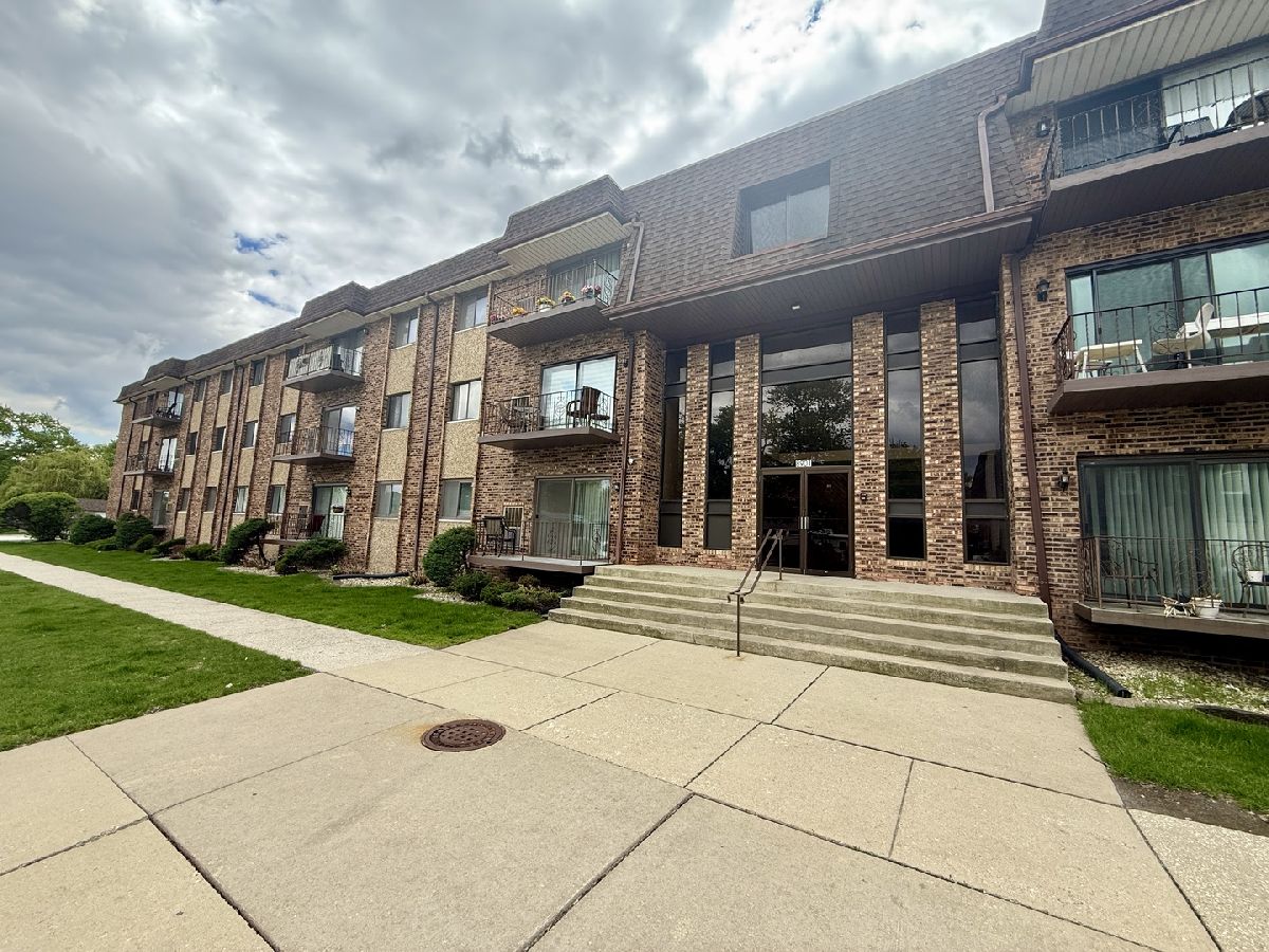  Rented Hickory Hills Illinois, 8901 Roberts