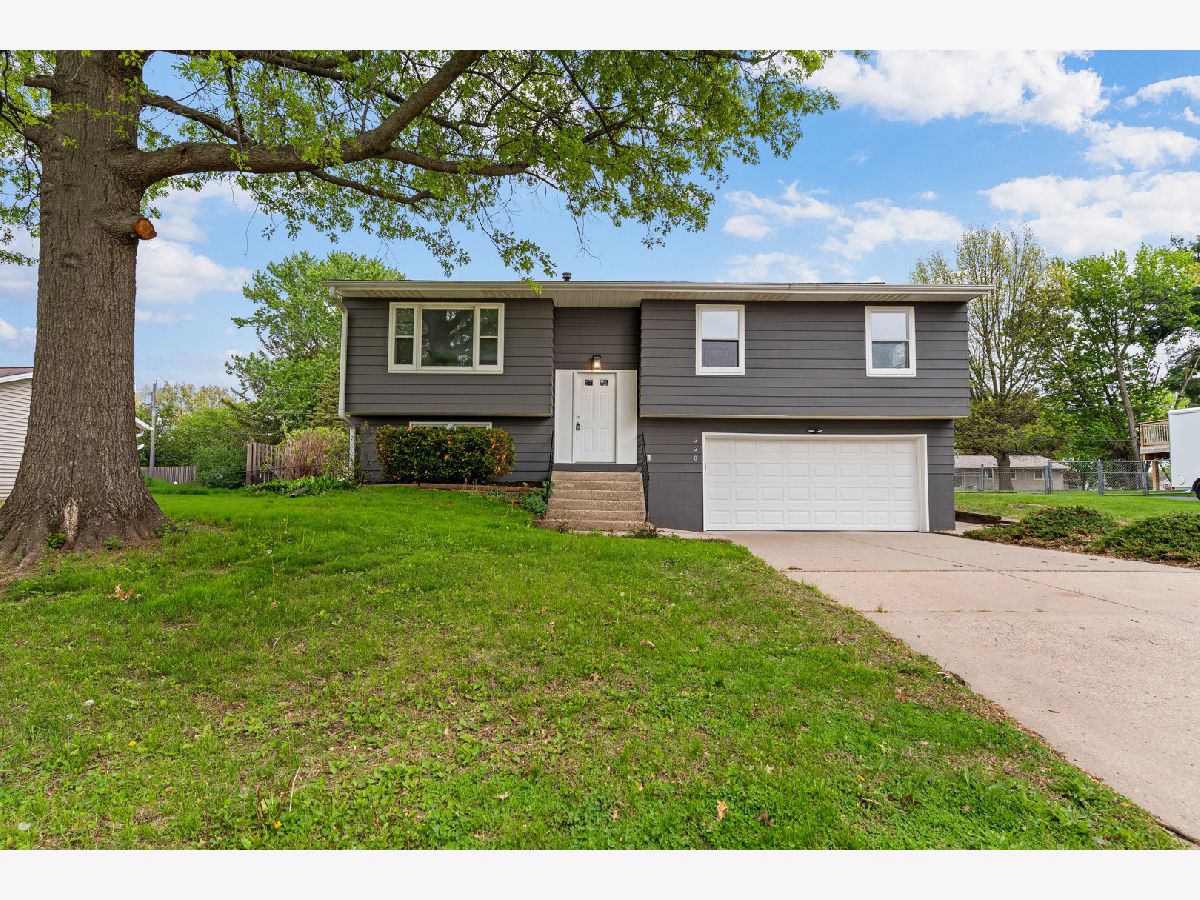  Sold Colona Illinois, 220 Melodie