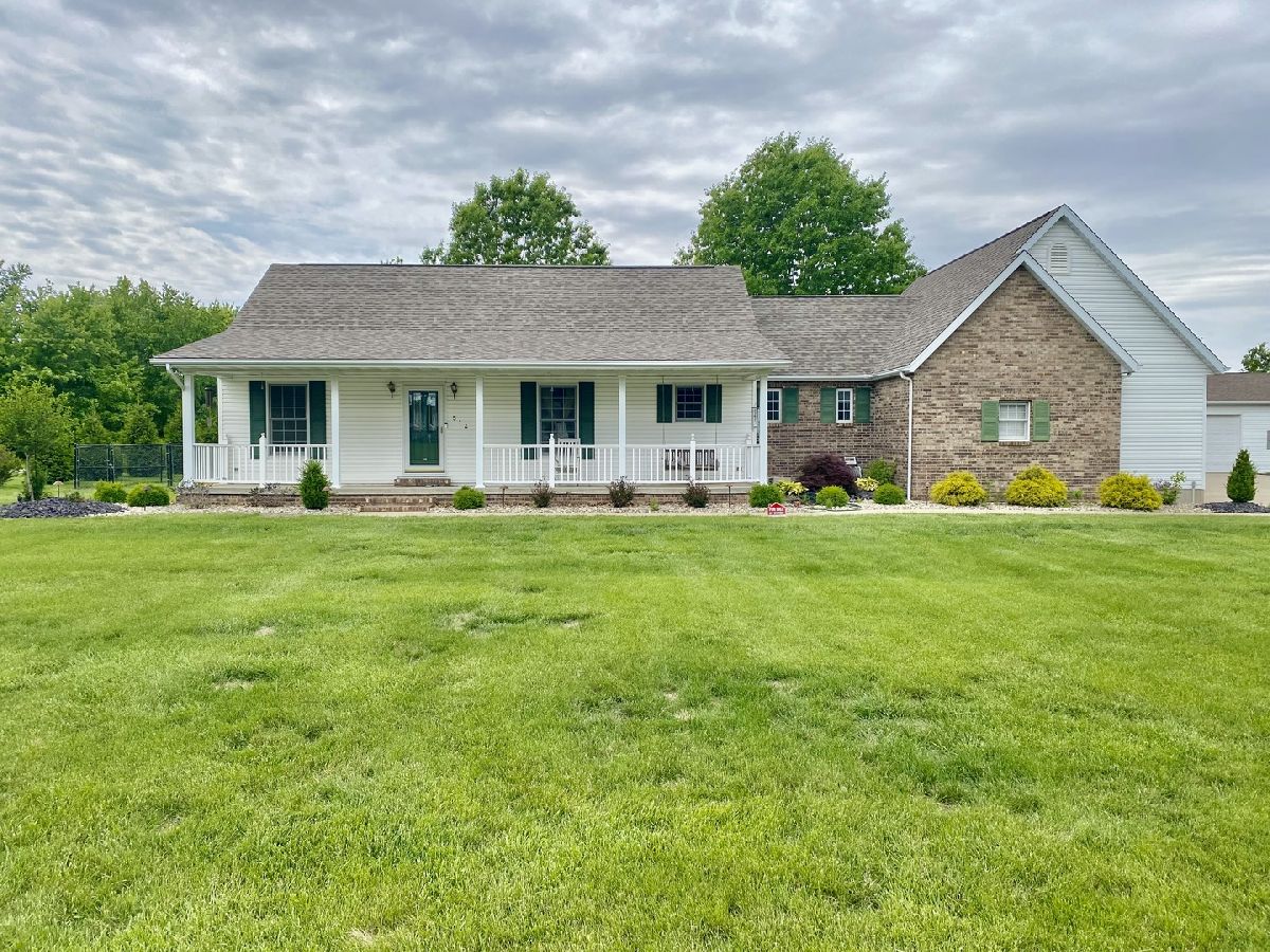  For Sale Centralia Illinois, 514 Country Club Road