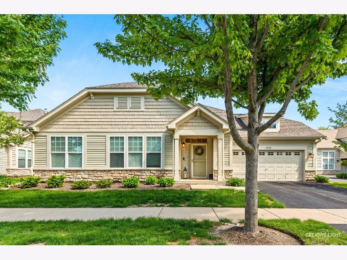 Townhomes & Condos & Homes For Sale Stonegate West Aurora Illinois, 1850 Foxridge Court
