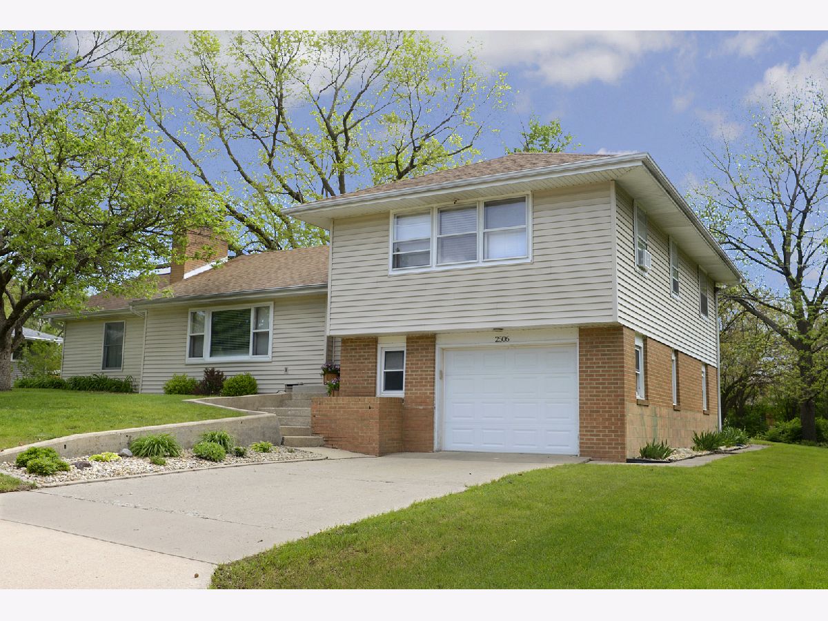  For Sale Ottawa Illinois, 2506 Sunset Boulevard