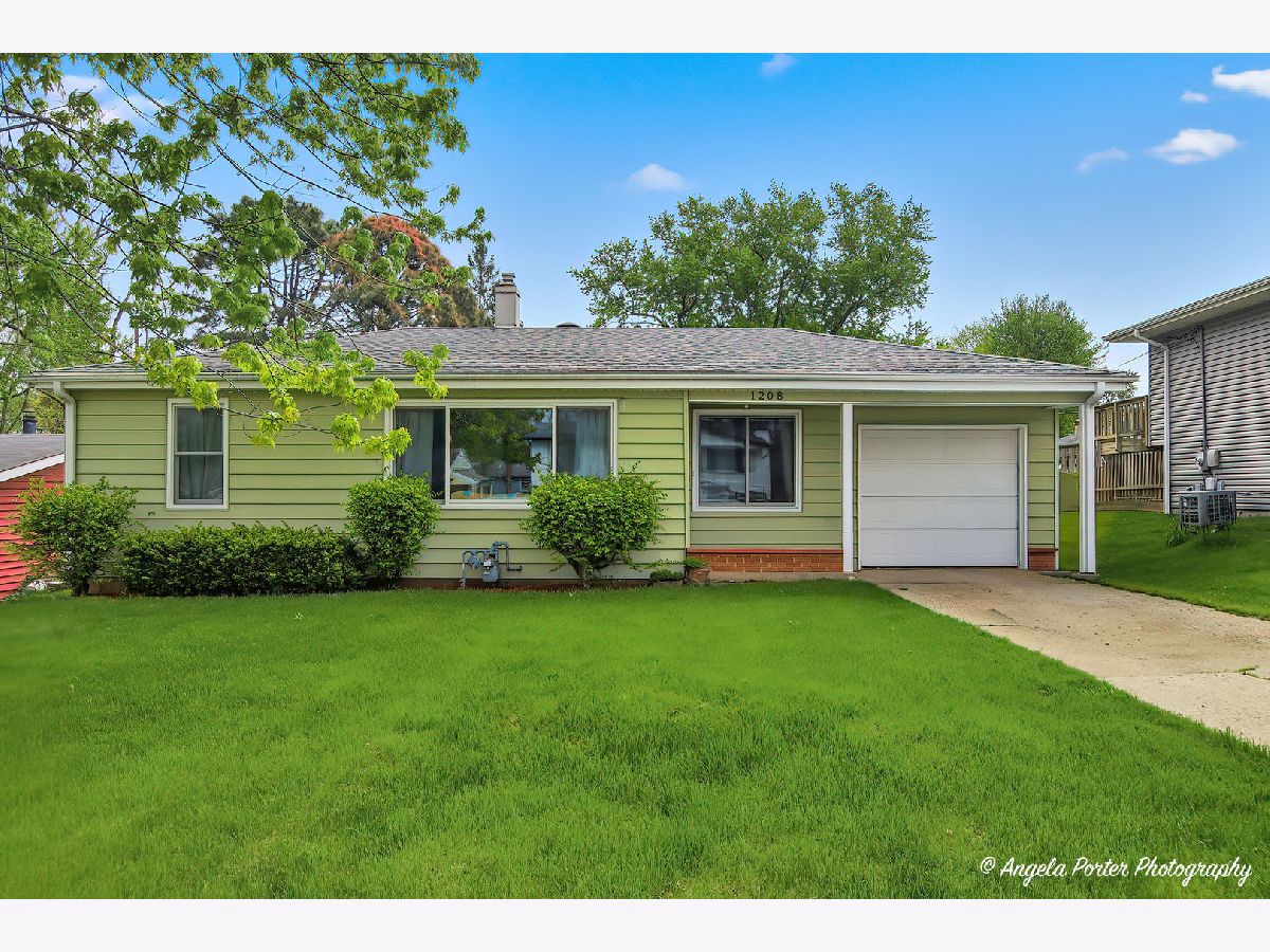 Homes For Sale Lake In The Hills Estates Lake In The Hills Illinois, 1208 Birch Street