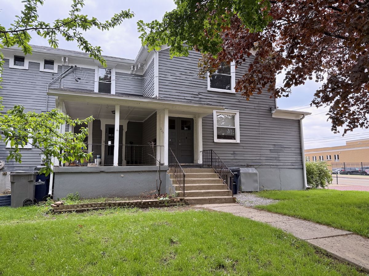  Rented Elgin Illinois, 203 Symphony