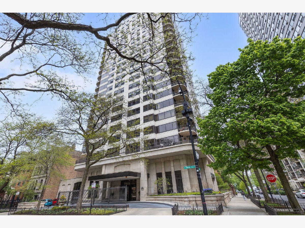 Condominiums For Sale Warwick Chicago Illinois, 1501 State Parkway