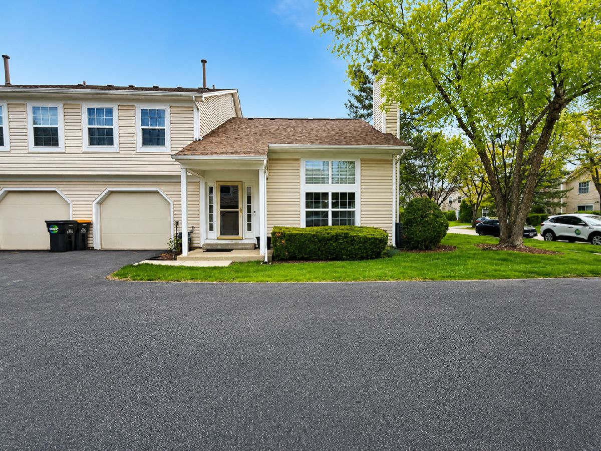 Townhomes For Sale Southgate Manors Streamwood Illinois, 250 Acorn Drive