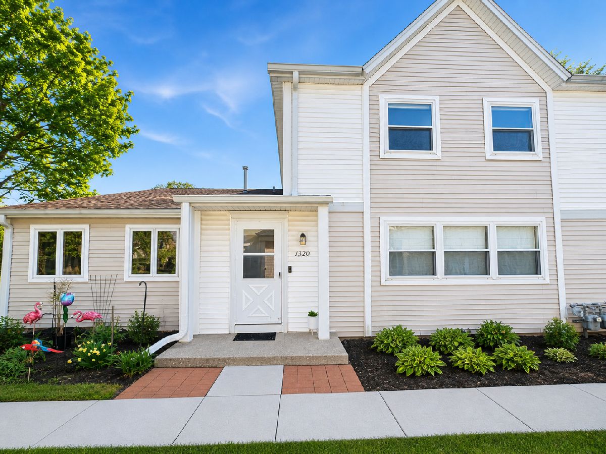 Townhomes & Condos Rented Inverrary Deerfield Illinois, 1320 Inverrary