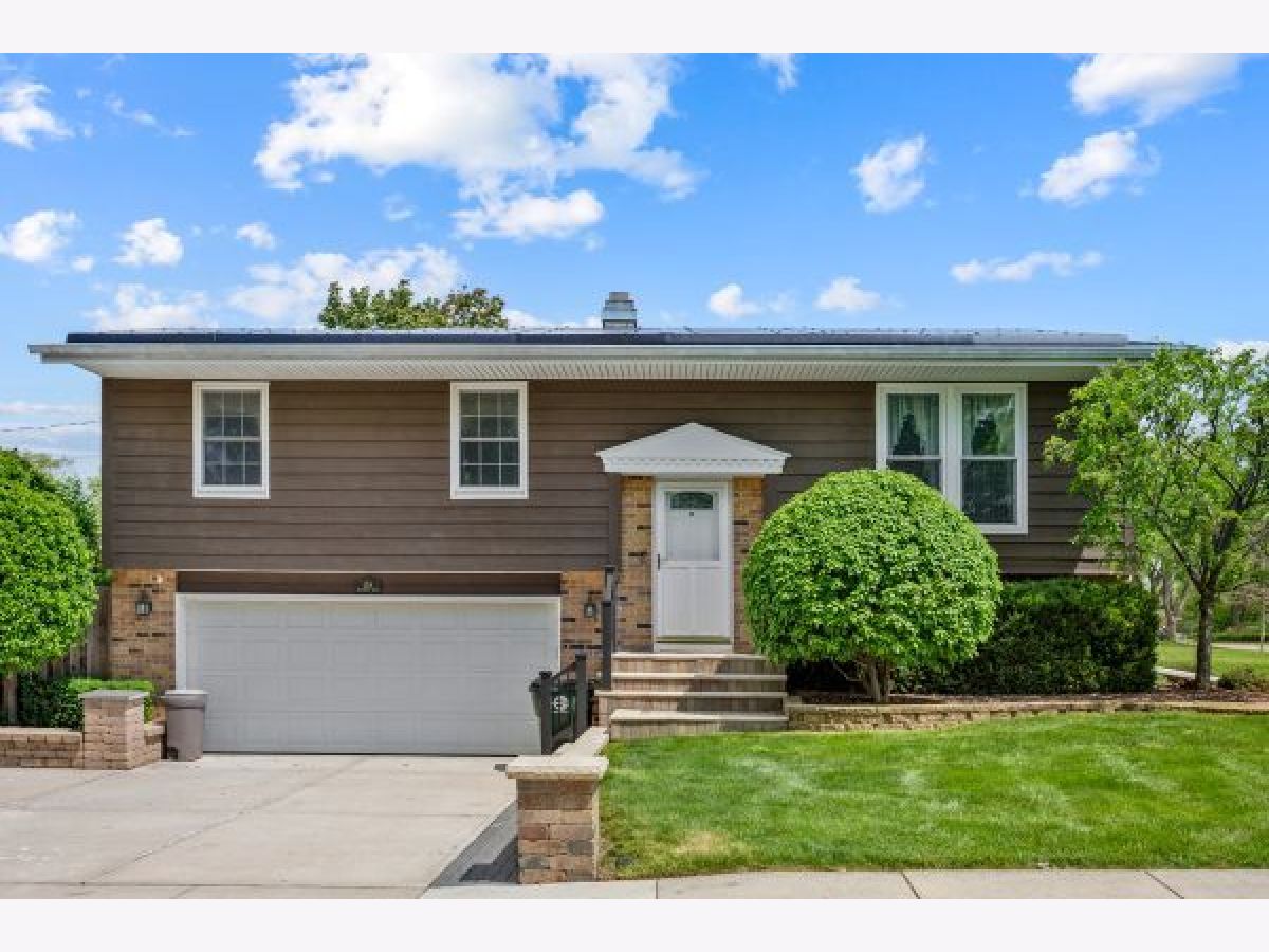  For Sale Algonquin Illinois, 318 Hillcrest Drive
