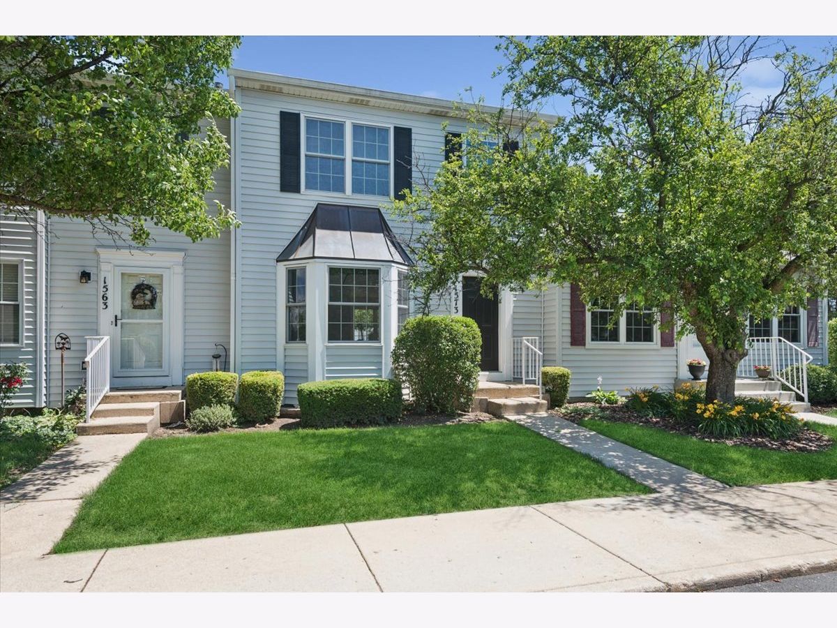  For Sale Geneva Illinois, 1573 Delaware Court