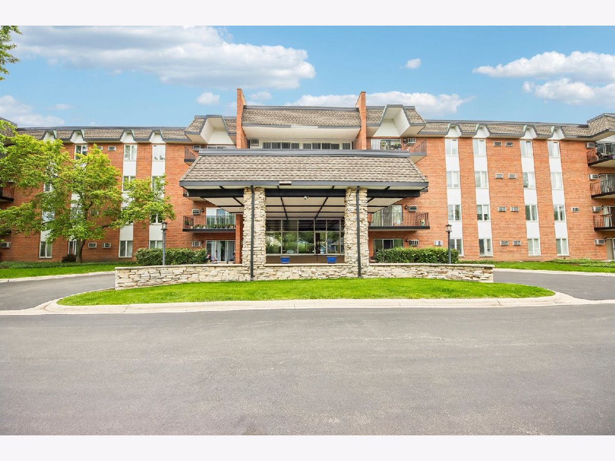 Condominiums For Sale Westbrook South Downers Grove Illinois, 4225 Saratoga Avenue