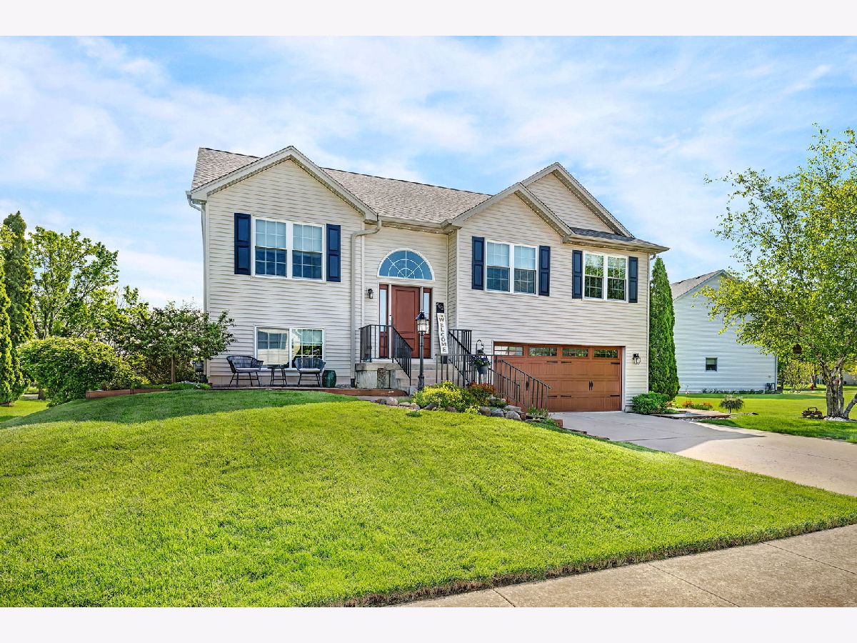  For Sale Shorewood Illinois, 402 Savoy Drive