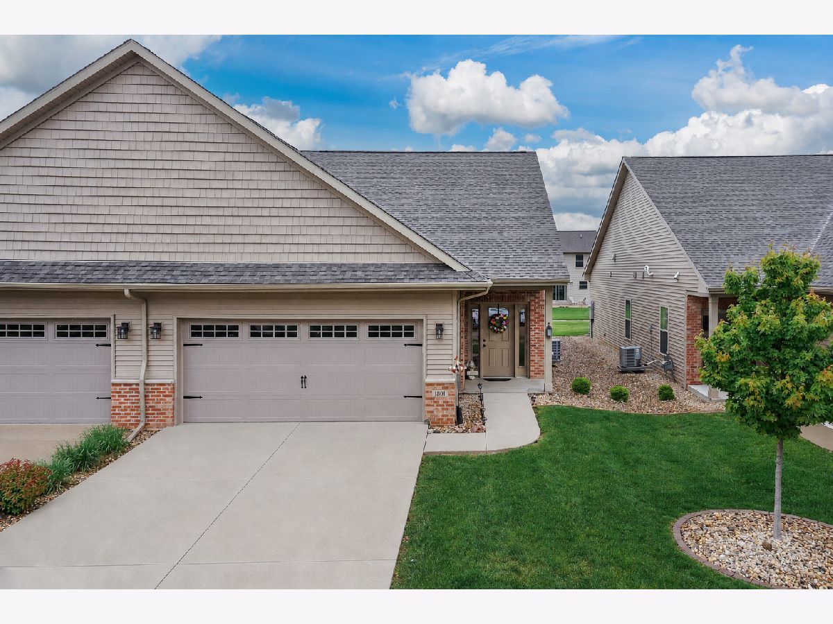 Condos & Townhomes & Homes For Sale Dunraven Bloomington Illinois, 1801 Glenbridge Road
