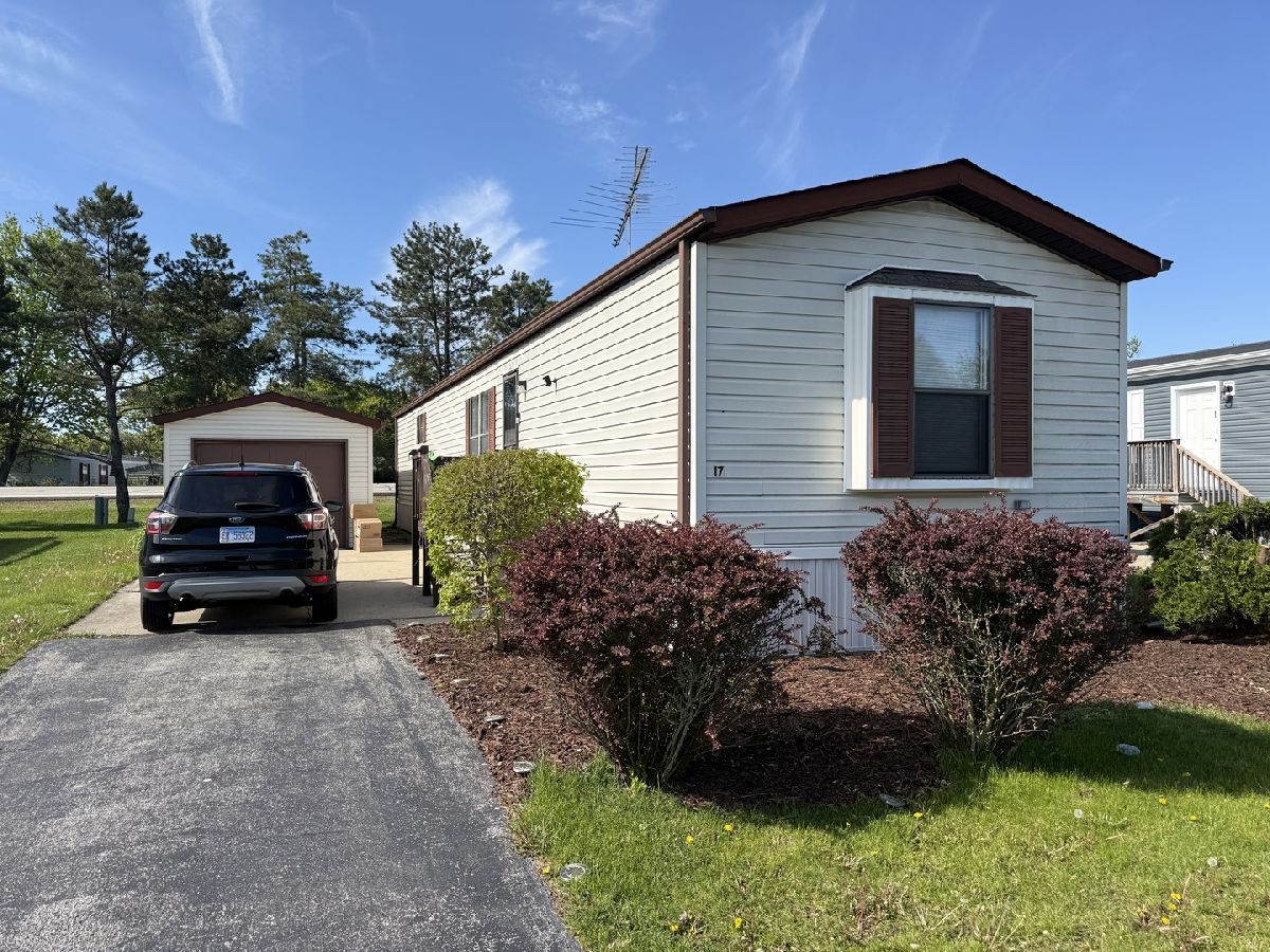  For Sale Beecher Illinois, 17 Cardinal Drive