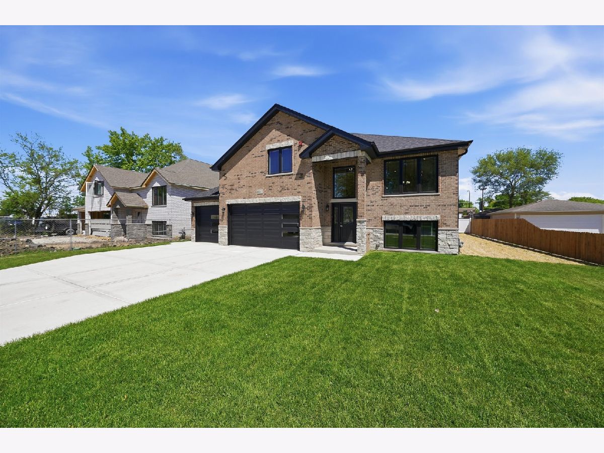  For Sale Bridgeview Illinois, 8011 Oconto Avenue
