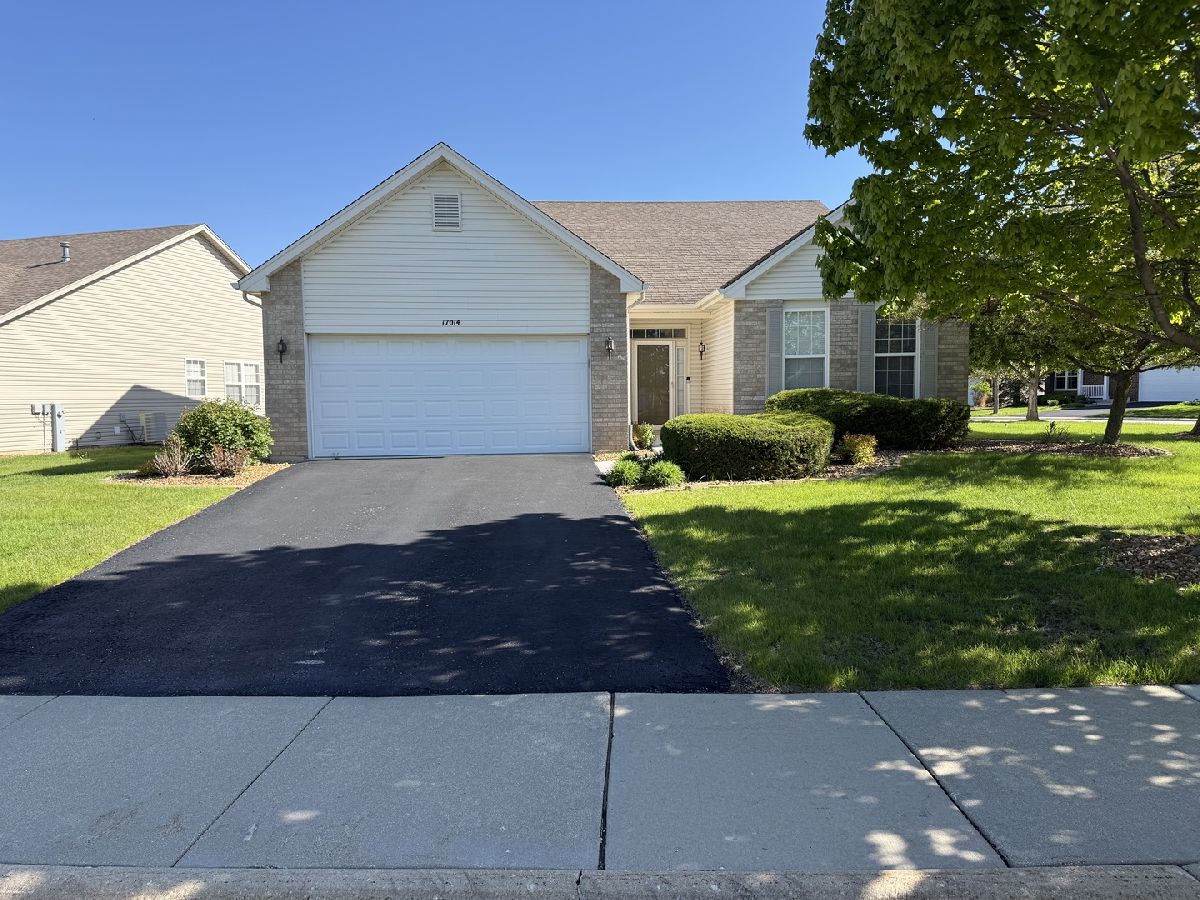 Homes & Townhomes & Condos For Sale Lago Vista Lockport Illinois, 17014 Roosevelt Avenue
