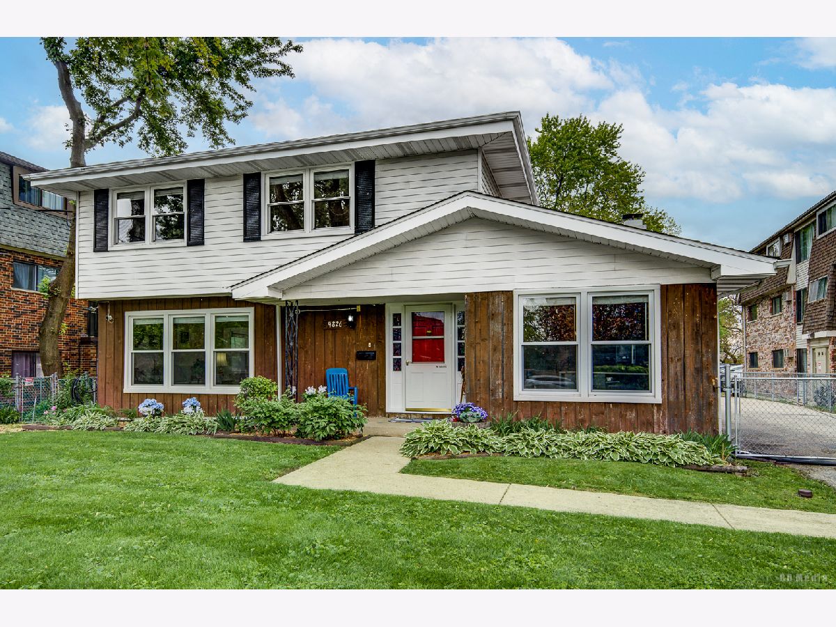 For Sale Chicago Ridge Illinois, 9826 Nottingham Avenue