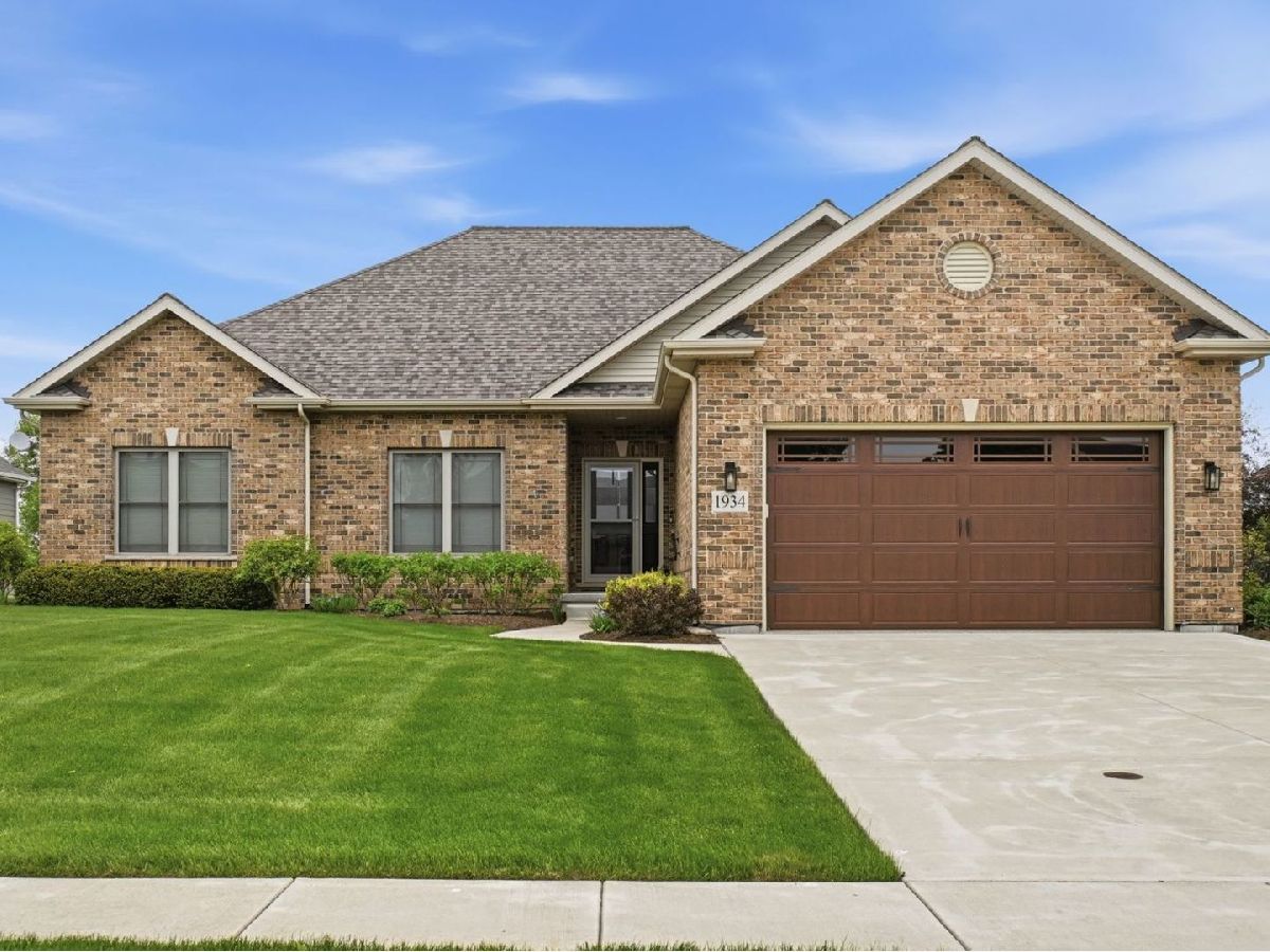 For Sale Sycamore Illinois, 1934 Parkside Drive