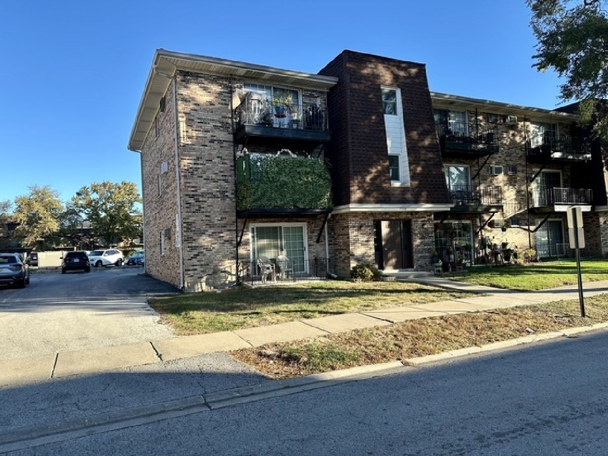  For Sale Chicago Ridge Illinois, 7008 Oconnell Drive