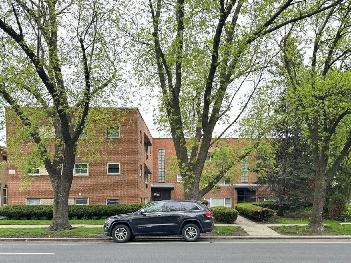 Homes & Condos & Townhomes For Rent Sauganash Chicago Illinois, 6273 Cicero
