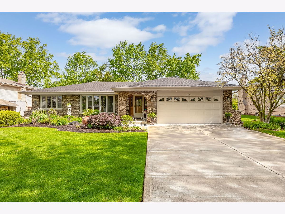 For Sale Darien Illinois, 1706 Holly Avenue